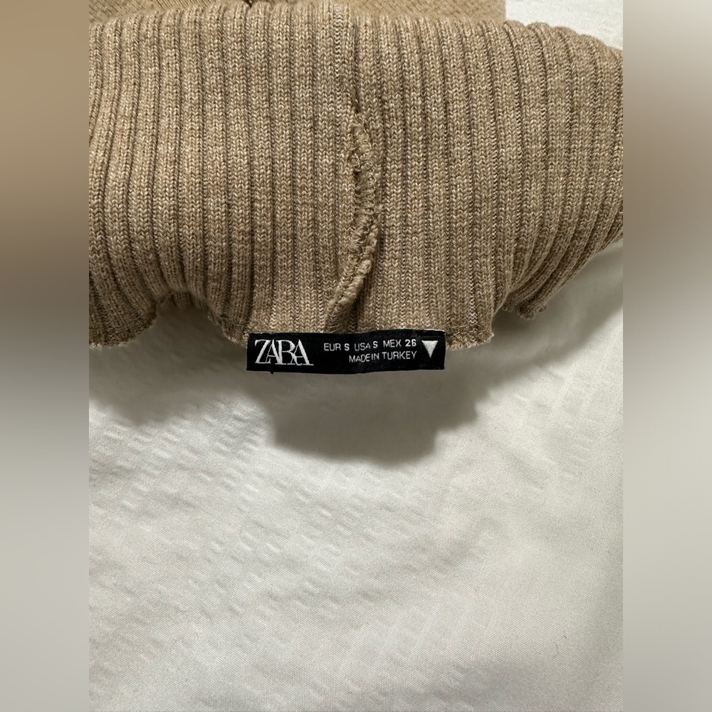 ZARA Soft Turtleneck Sleeves Sweater - Picture 2 of 5